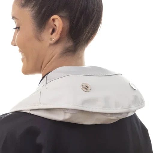 Elektrisk massageapparat med värme och slagteknik