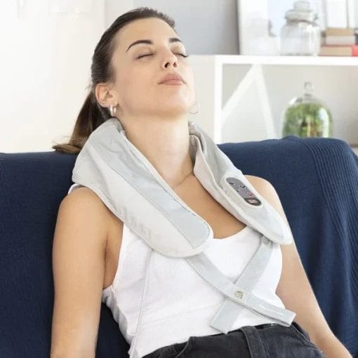 Elektrisk massageapparat med värme och slagteknik