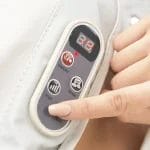 Elektrisk massageapparat med värme och slagteknik